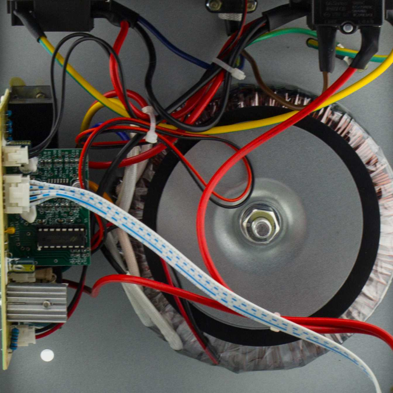 Стабілізатор LogicPower LP-W-3500RD (2100Вт / 7 ступ)