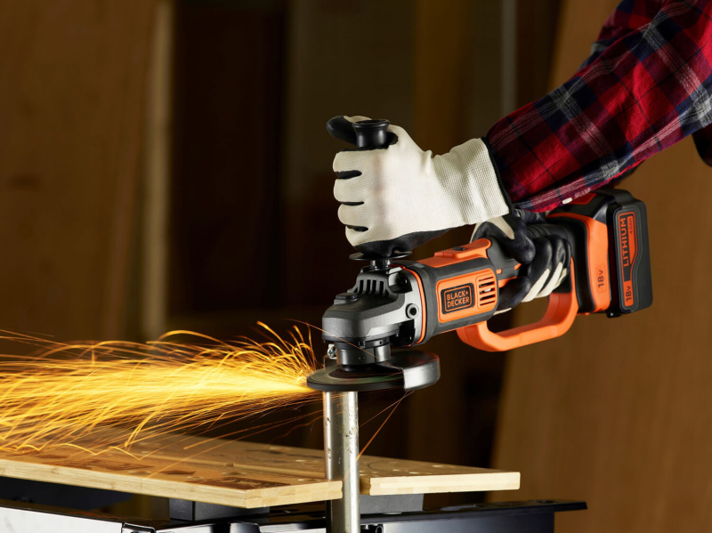 Шліфмашина ексцентрикова акумуляторна BLACK+DECKER BCG720N