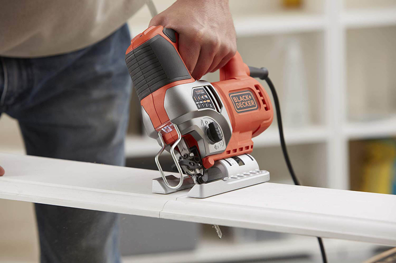 Електричний лобзик  BLACK+DECKER BES610K