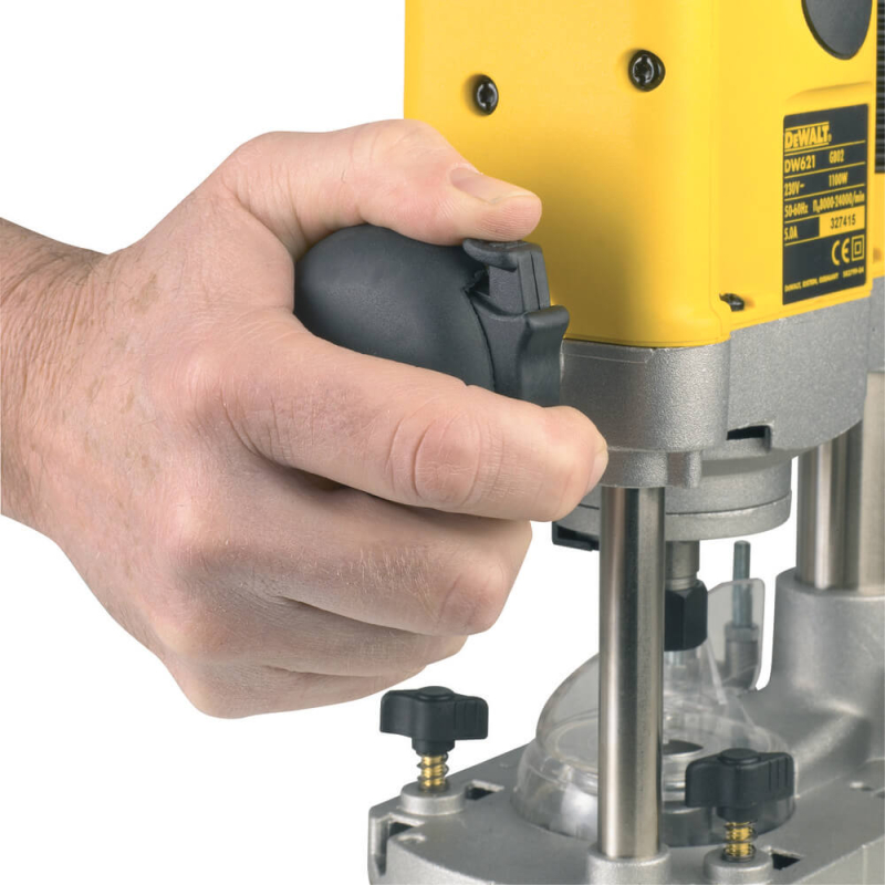 Фрезер DeWALT DW621