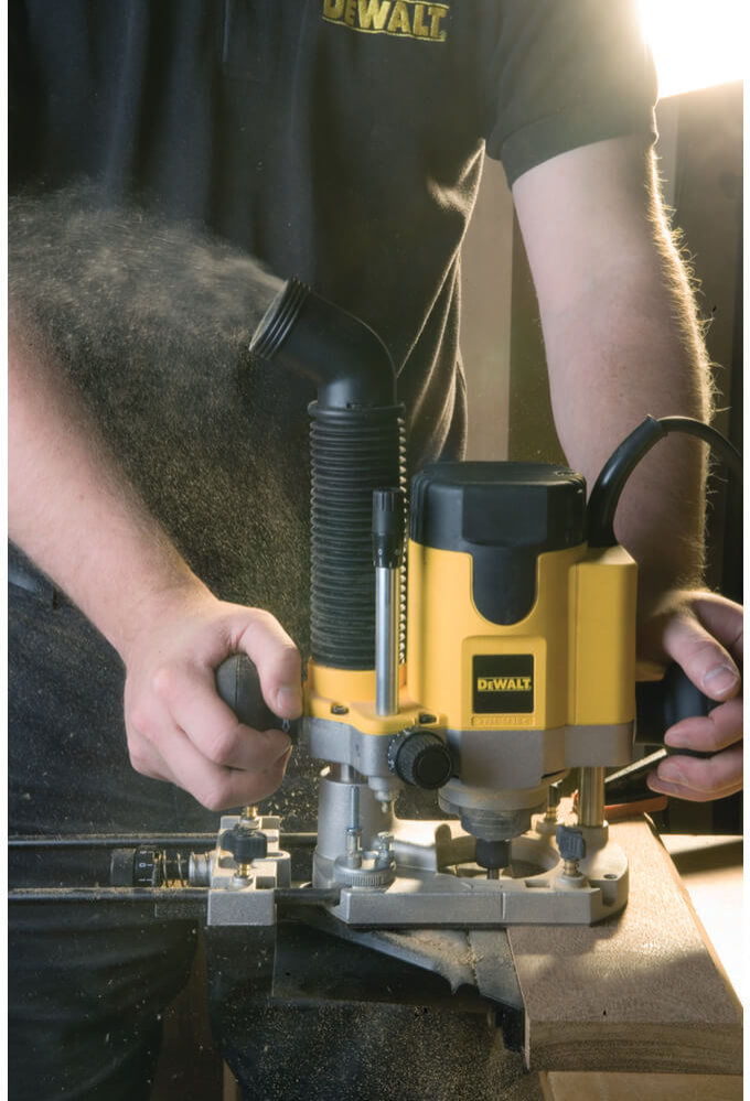 Фрезер DeWALT DW621