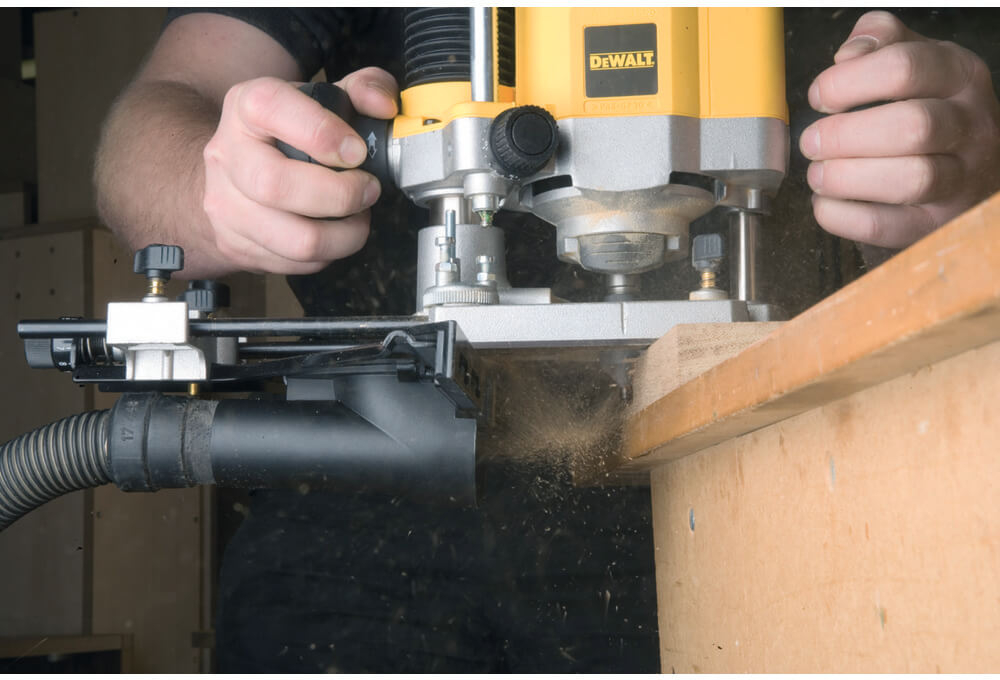 Фрезер DeWALT DW621