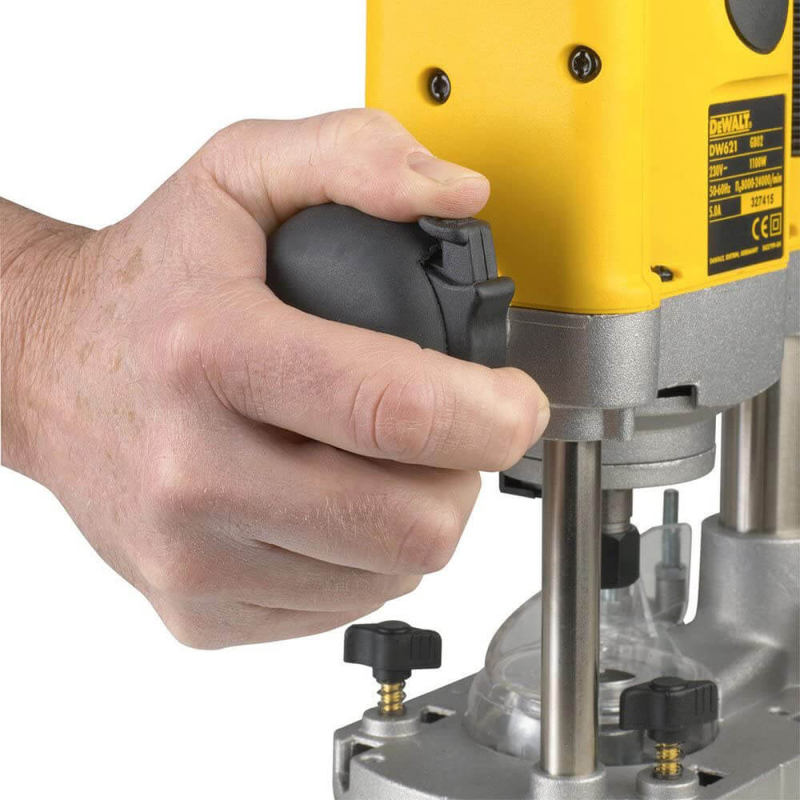 Фрезер DeWALT DW621KT