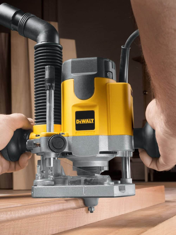Фрезер DeWALT DW621KT