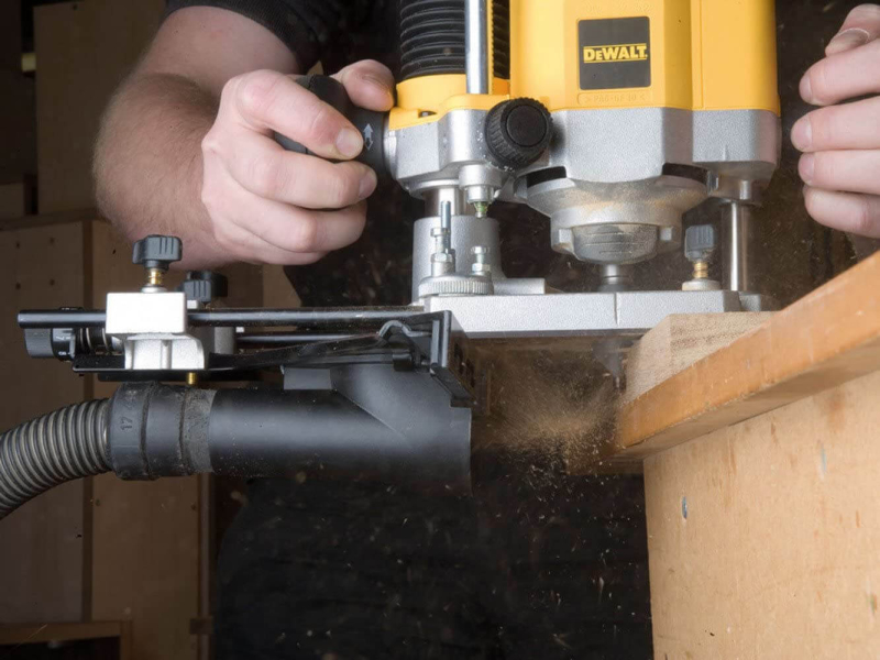 Фрезер DeWALT DW621KT