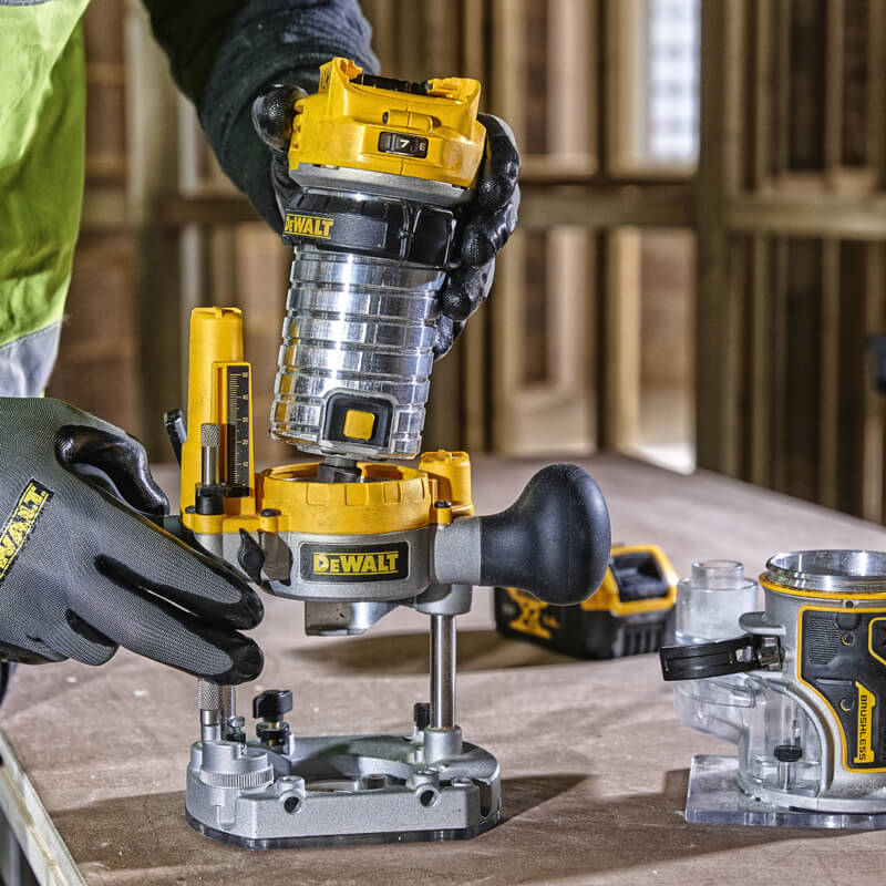 Фрезер акумуляторний DeWALT безщітковий DCW604N