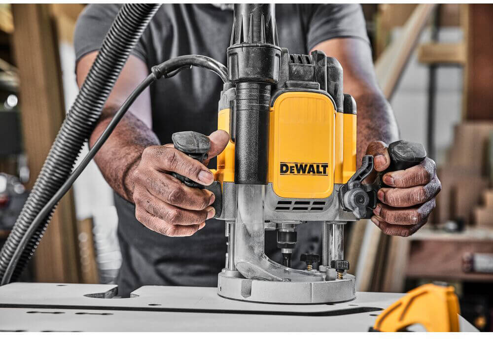 Фрезер DeWALT DWE625KT