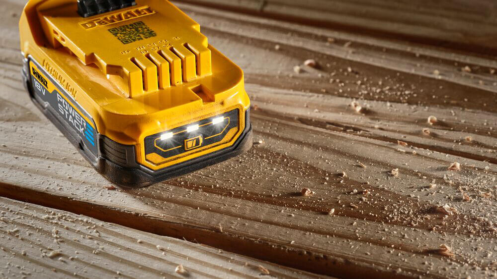 Акумуляторна батарея DeWALT PowerStack DCBP034