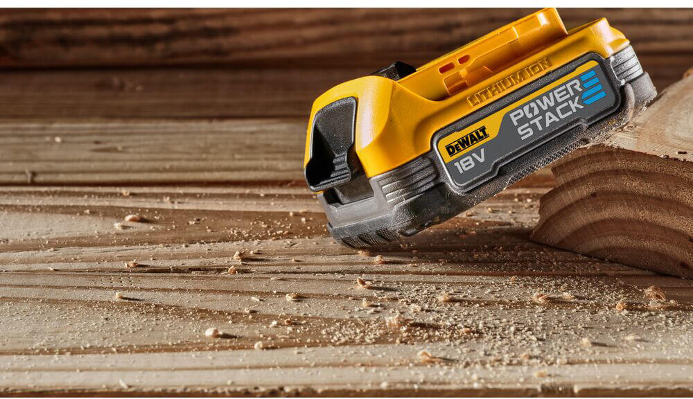 Акумуляторна батарея DeWALT PowerStack DCBP034