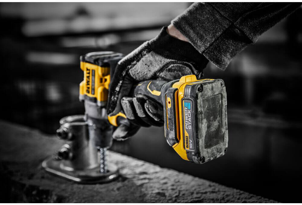 Акумуляторна батарея DeWALT PowerStack DCBP034