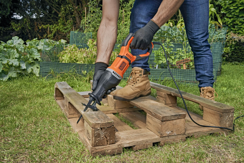 Пила шабельна акумуляторна BLACK+DECKER BES301K