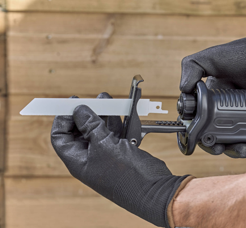 Пила шабельна акумуляторна BLACK+DECKER BES301K