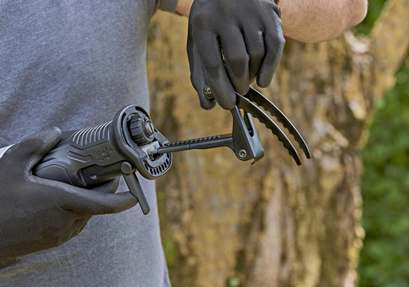 Пила шабельна акумуляторна BLACK+DECKER BES301K