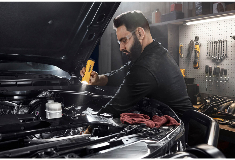 Ліхтар світлодіодний акумуляторний DeWALT DCL183