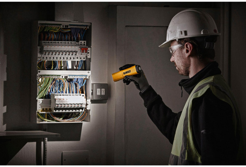 Ліхтар світлодіодний акумуляторний DeWALT DCL183