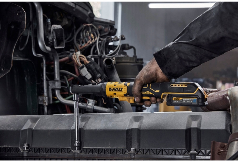 Гайковерт акумуляторний DeWALT ключ-храповик акумуляторний