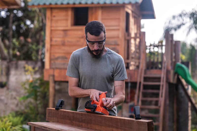 Електричний рубанок BLACK+DECKER BEW712