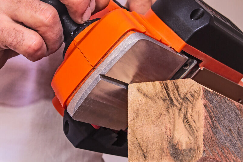 Електричний рубанок BLACK+DECKER BEW712