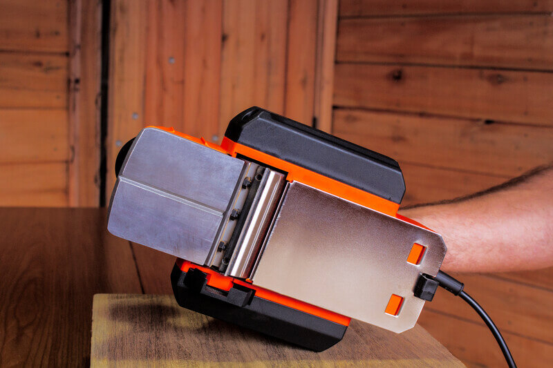 Електричний рубанок BLACK+DECKER BEW712