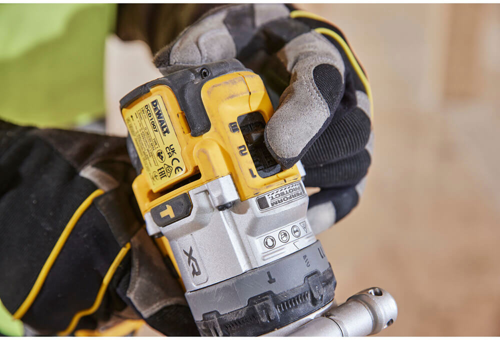 Дриль акумуляторний DeWALT DCD1007NT