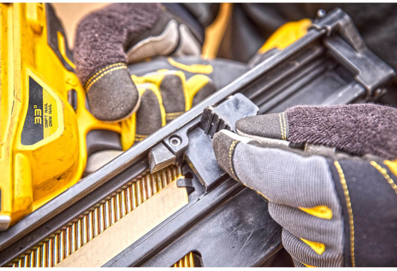 Пістолет цвяхозабивний пневматичний  DeWALT DCN930P2