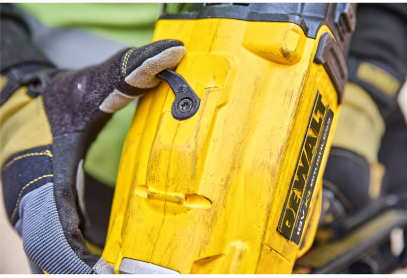 Пістолет цвяхозабивний пневматичний  DeWALT DCN930P2