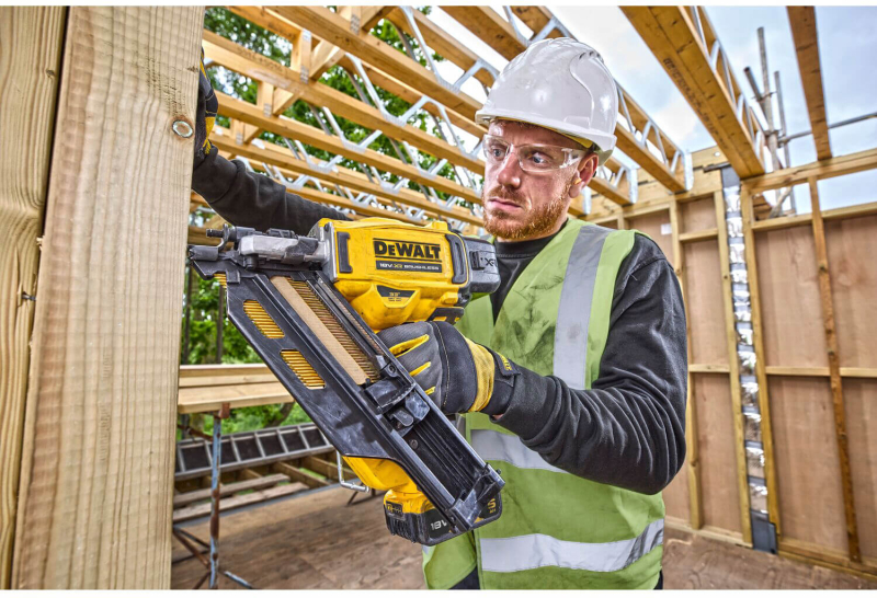 Пістолет цвяхозабивний пневматичний  DeWALT DCN930P2