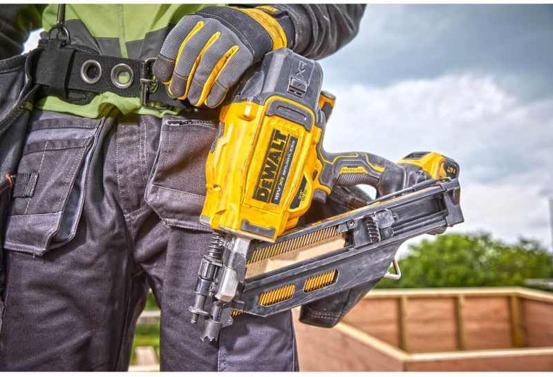 Пістолет цвяхозабивний пневматичний  DeWALT DCN930P2