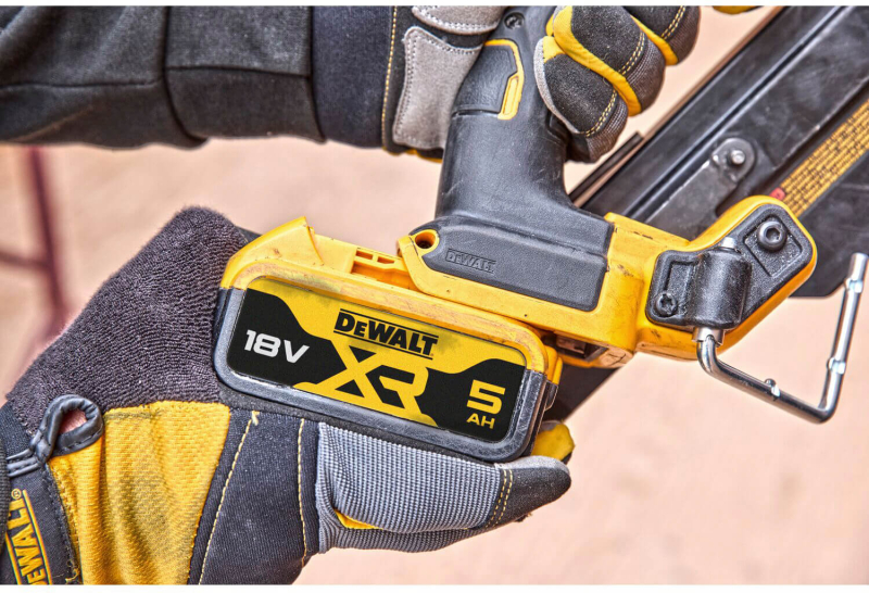 Пістолет цвяхозабивний пневматичний  DeWALT DCN930P2
