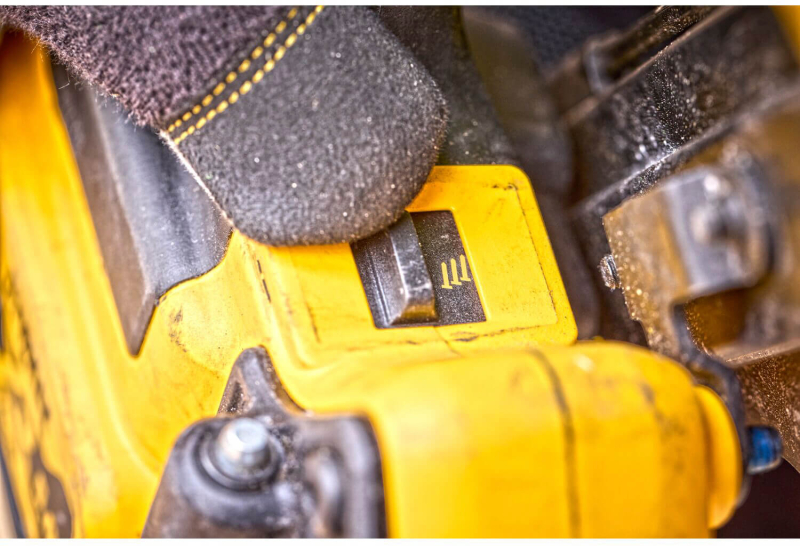 Пістолет цвяхозабивний пневматичний  DeWALT DCN930P2