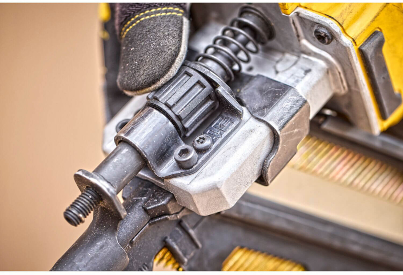 Пістолет цвяхозабивний пневматичний  DeWALT DCN930P2