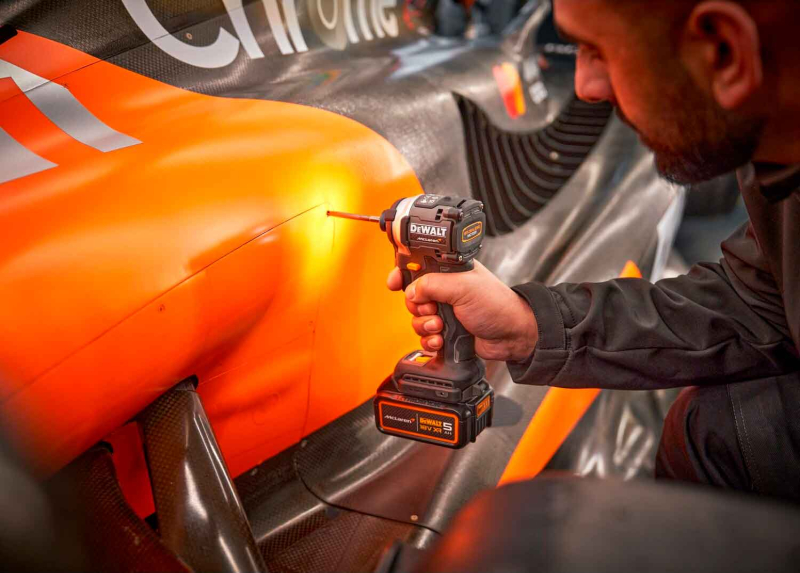 Акумуляторний шуруповерт DeWALT Шурупокрут ударний McLaren F1