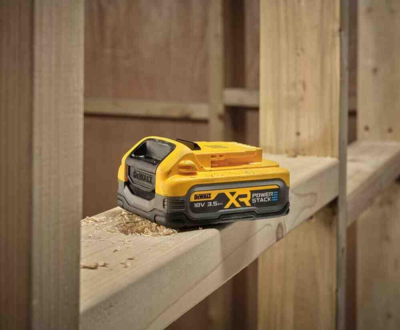 Акумуляторна батарея DeWALT DCBP318